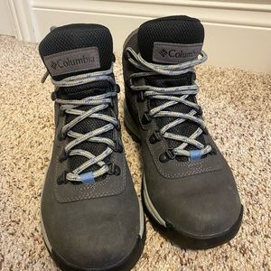 Columbia NEWTON RIDGE HIKING BOOT - WOMEN'S